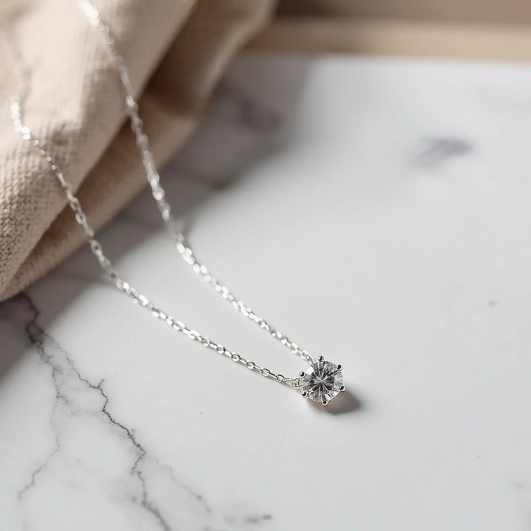 Luce Solitaire Necklace